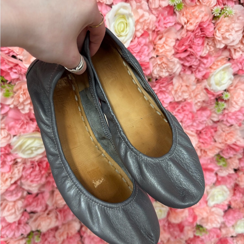 Gray Leather Tieks Foldable Flats Size 9